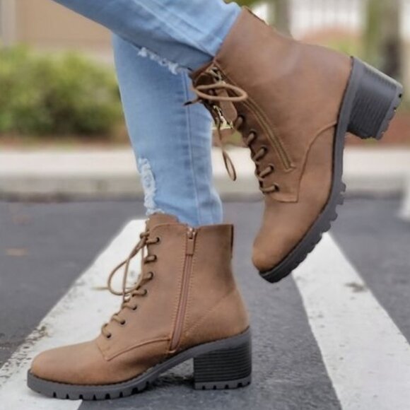 Shoes - Women's Tan Combat Ankle Lace Up Heeled Ankle Boots